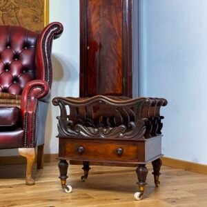 Portariviste "Canterbury" in legno intagliato