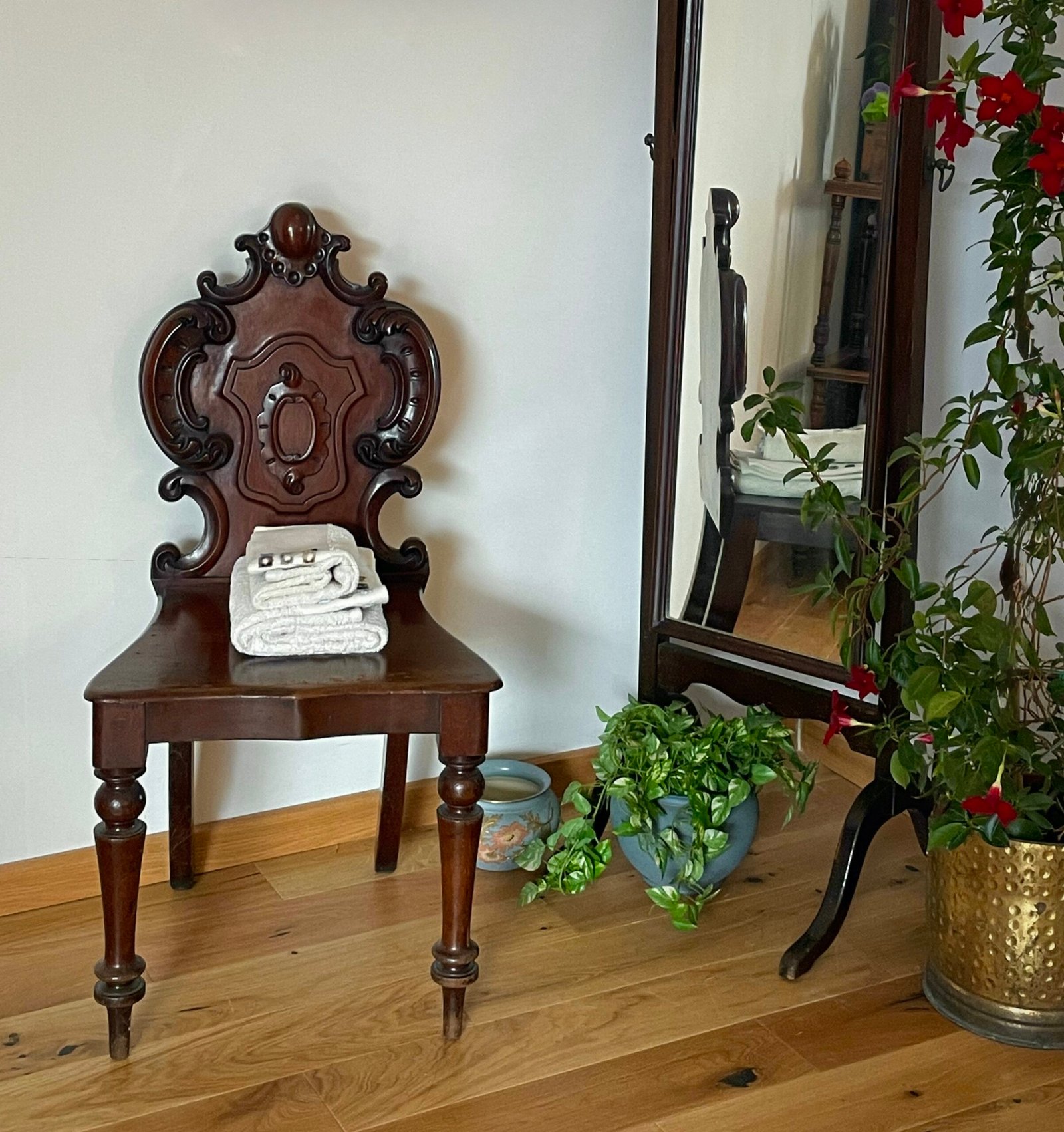 Sedia in mogano scolpito