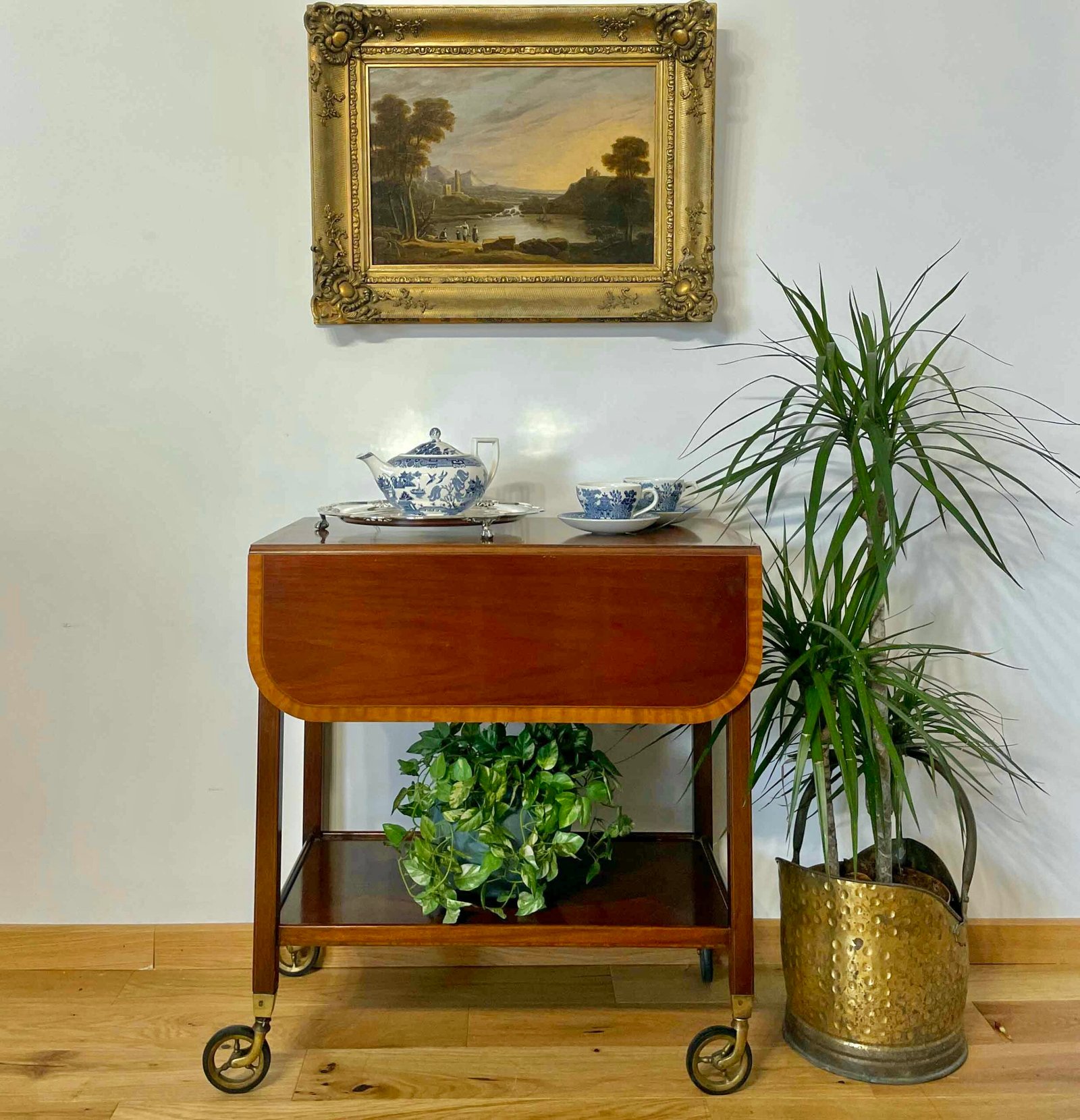 Carrello intarsiato in bois de rose e legni di frutto