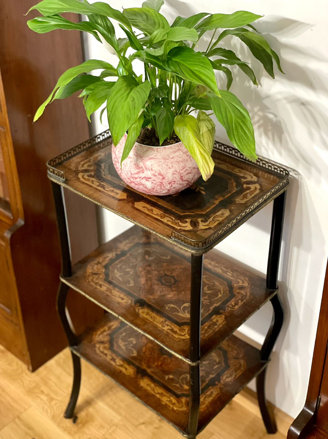 Etagere intarsiato con ringhierina - immagine 2